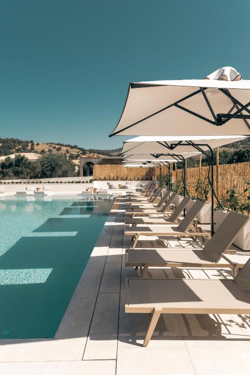 Bazén v ubytování Sivota Hotel nebo v jeho okolí