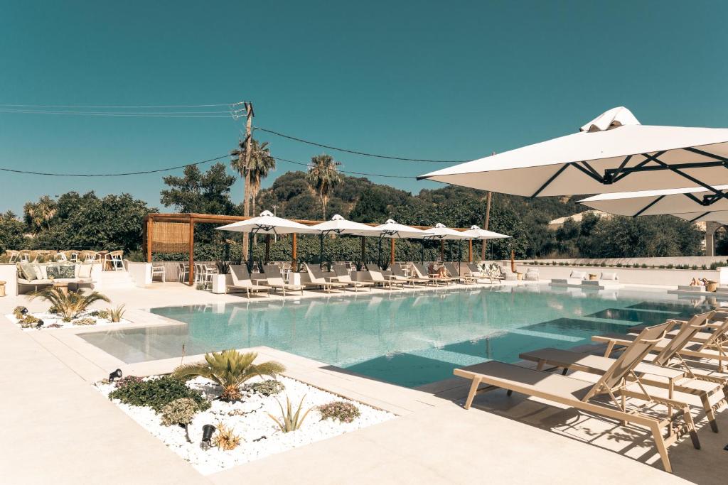 Bazén v ubytování Sivota Hotel nebo v jeho okolí