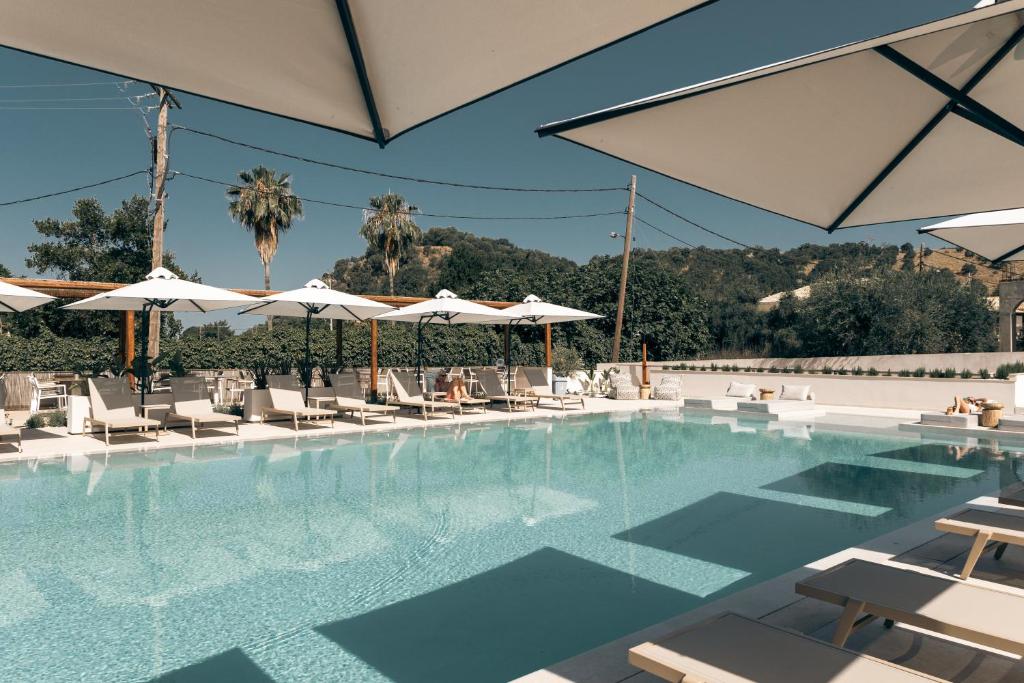 Bazén v ubytování Sivota Hotel nebo v jeho okolí
