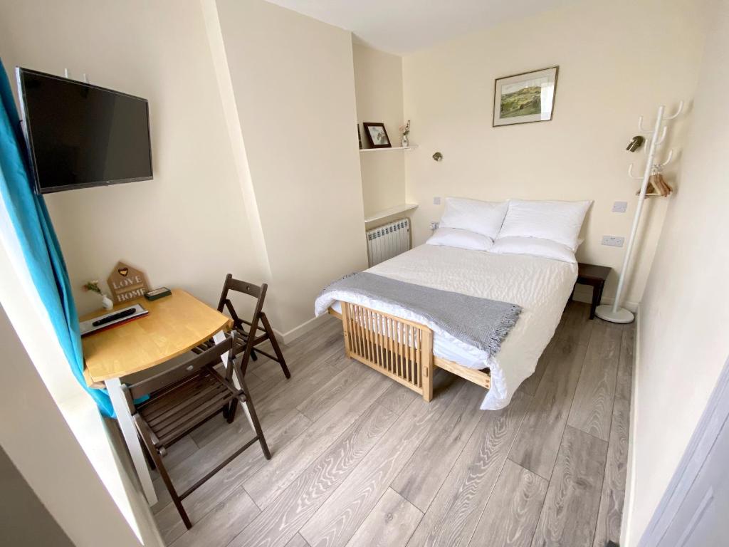 Studio Flat near Waterside Theatre, Aylesbury (updated prices 2024)