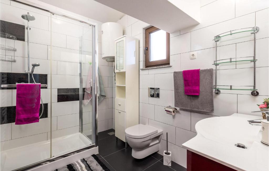 Kúpeľňa v ubytovaní Beautiful Apartment In Rijeka