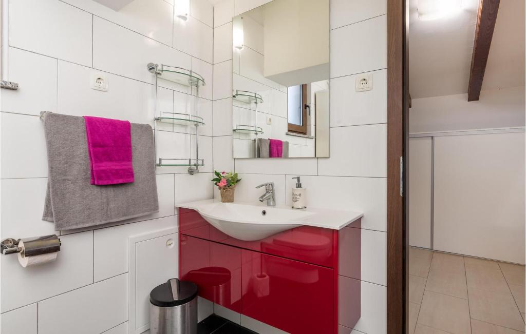 Kúpeľňa v ubytovaní Beautiful Apartment In Rijeka