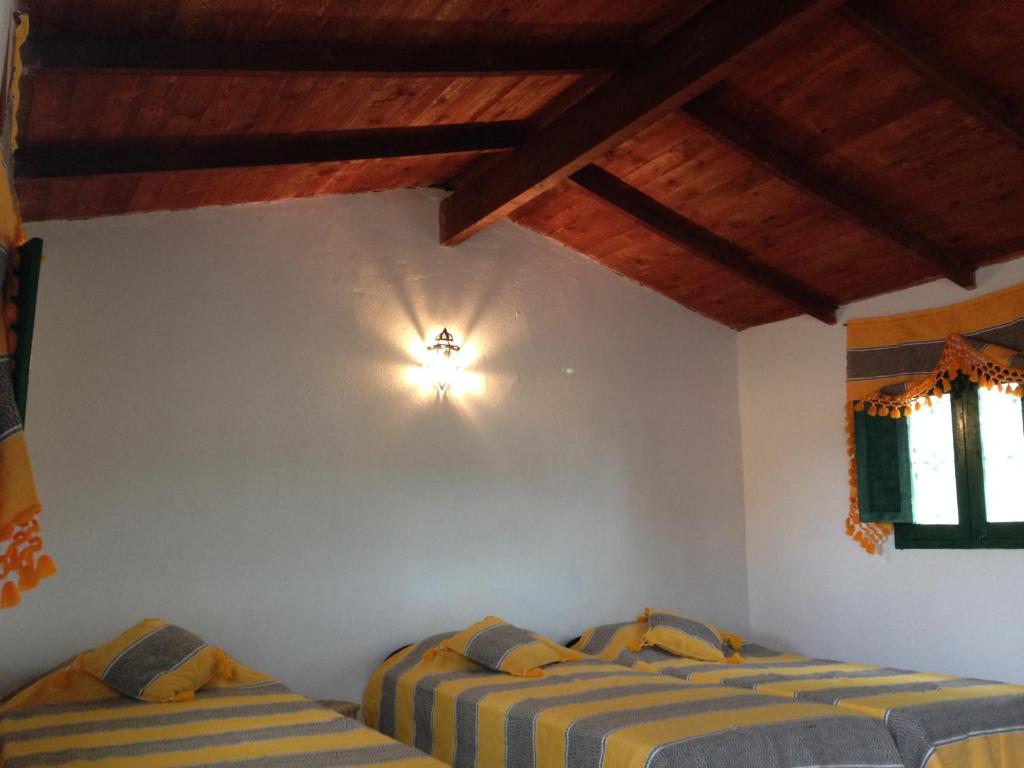 Een bed of bedden in een kamer bij Ferma Jebala Ecolodge