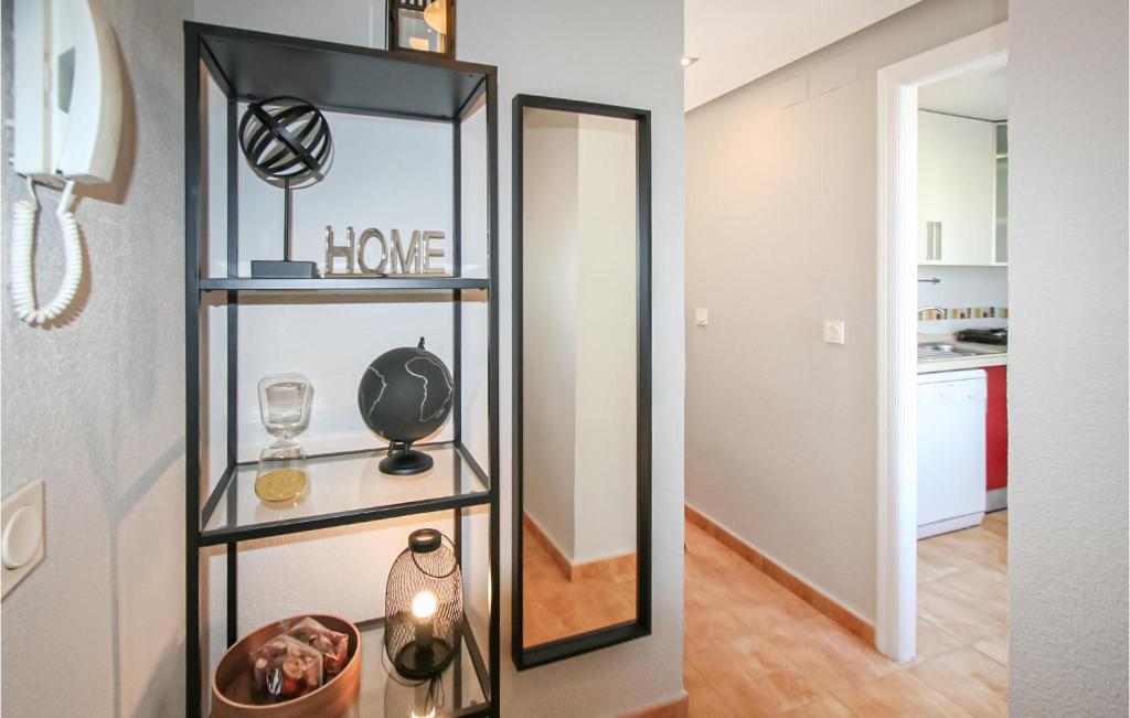 Kuchyňa alebo kuchynka v ubytovaní 3 Bedroom Nice Apartment In Santa Pola