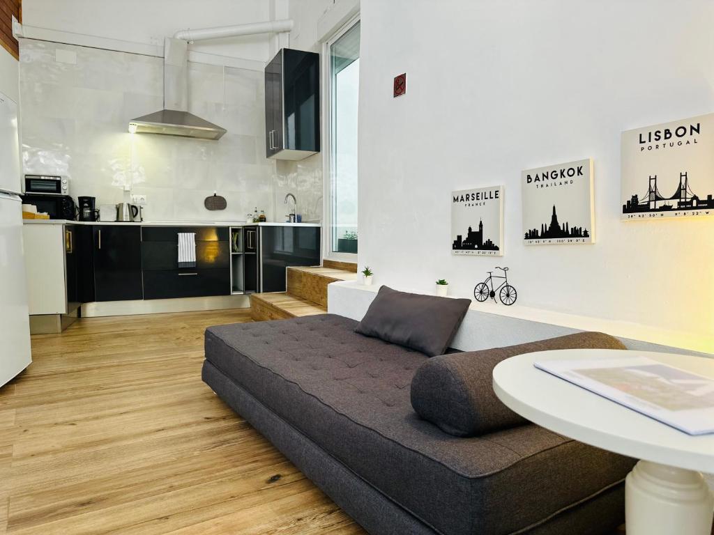 Kuchyň nebo kuchyňský kout v ubytování LOFT 55 m Nuevo, estudio con techo alto en Alicante Centro