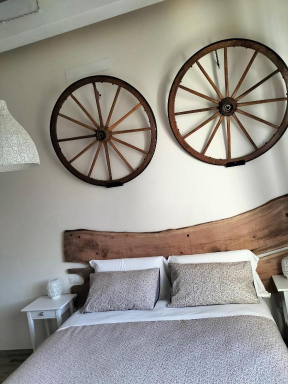 Postel nebo postele na pokoji v ubytování LOCANDA VECCHIO NOVECENTO