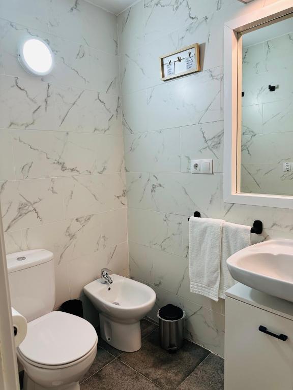 Koupelna v ubytování LOFT 55 m Nuevo, estudio con techo alto en Alicante Centro