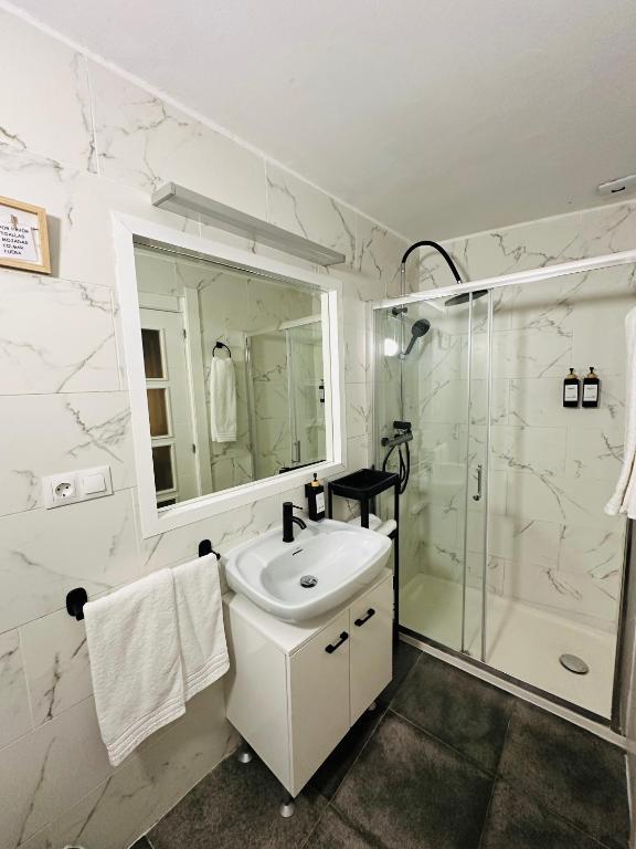 Koupelna v ubytování LOFT 55 m Nuevo, estudio con techo alto en Alicante Centro