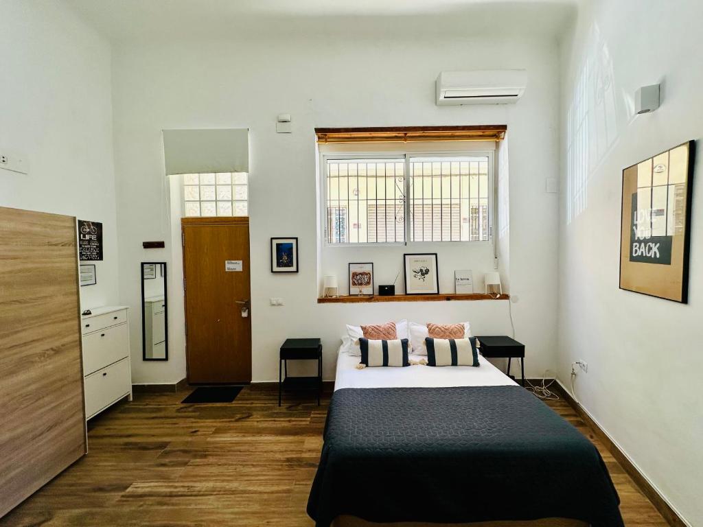 Postel nebo postele na pokoji v ubytování LOFT 55 m Nuevo, estudio con techo alto en Alicante Centro