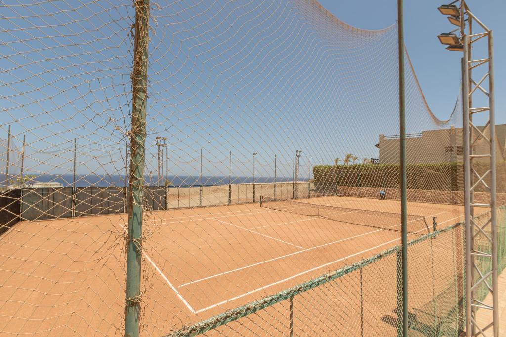 Tenis a/nebo squash v ubytování Azzurra Sahl Haseesh nebo okolí