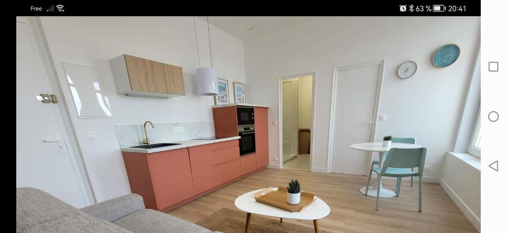 Kuchyň nebo kuchyňský kout v ubytování Appartement en bord de mer