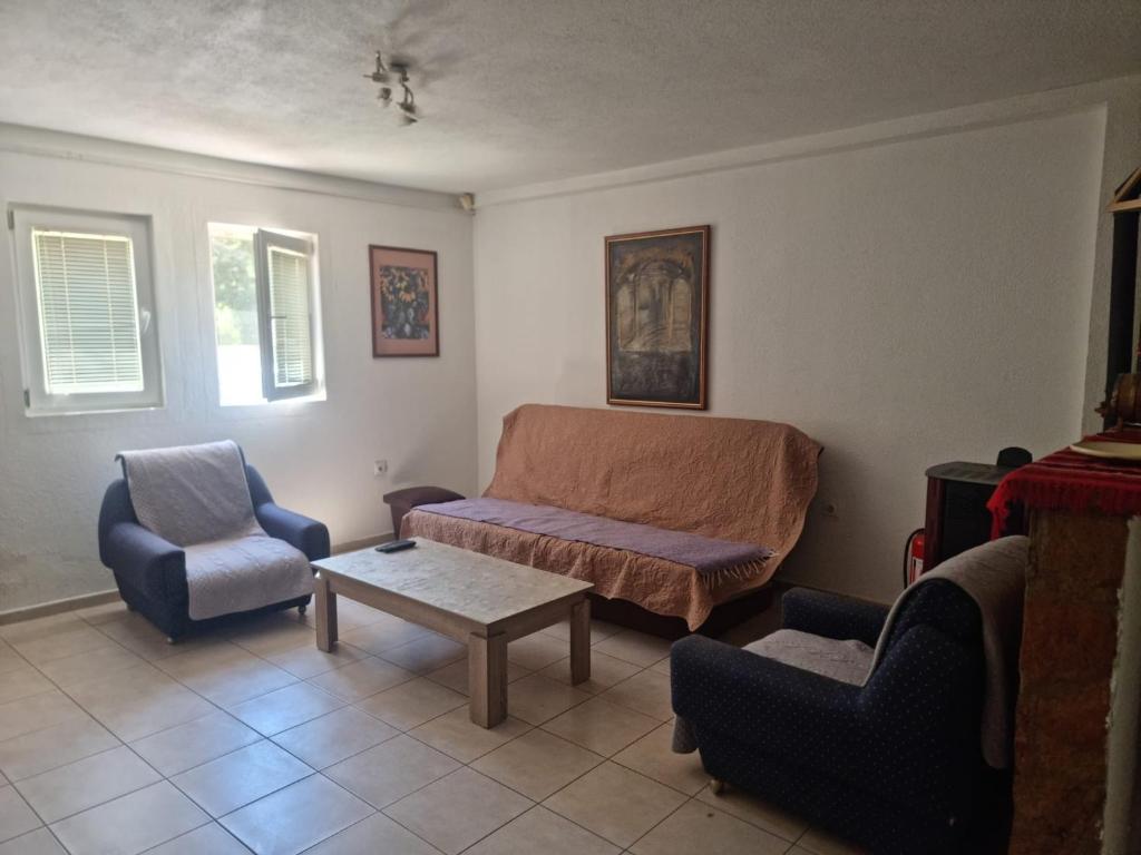 Villa Vesna - Family Room With Garden View