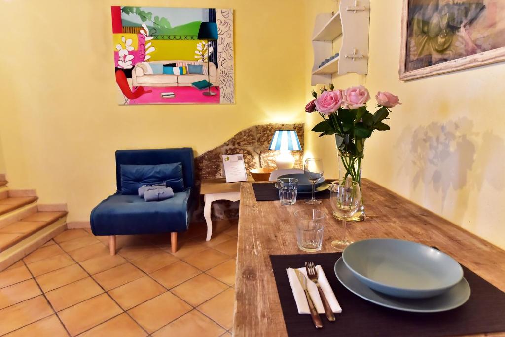 a dining room with a table and a blue chair at Torre antica suite in Campagnano di Roma