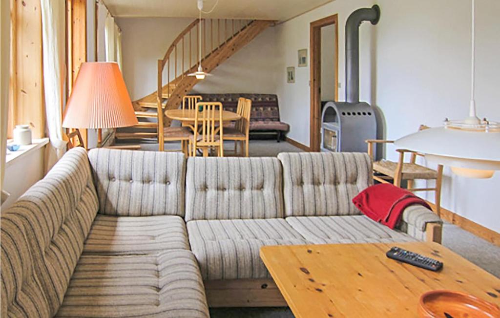 Posezení v ubytování Stunning Home In Svaneke With 3 Bedrooms