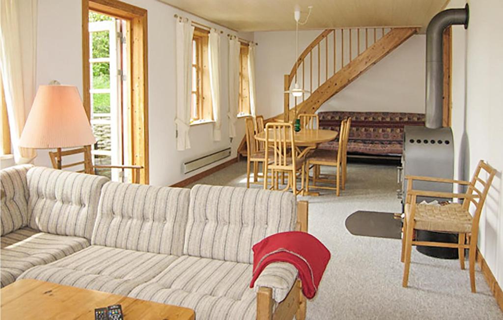 Posezení v ubytování Stunning Home In Svaneke With 3 Bedrooms