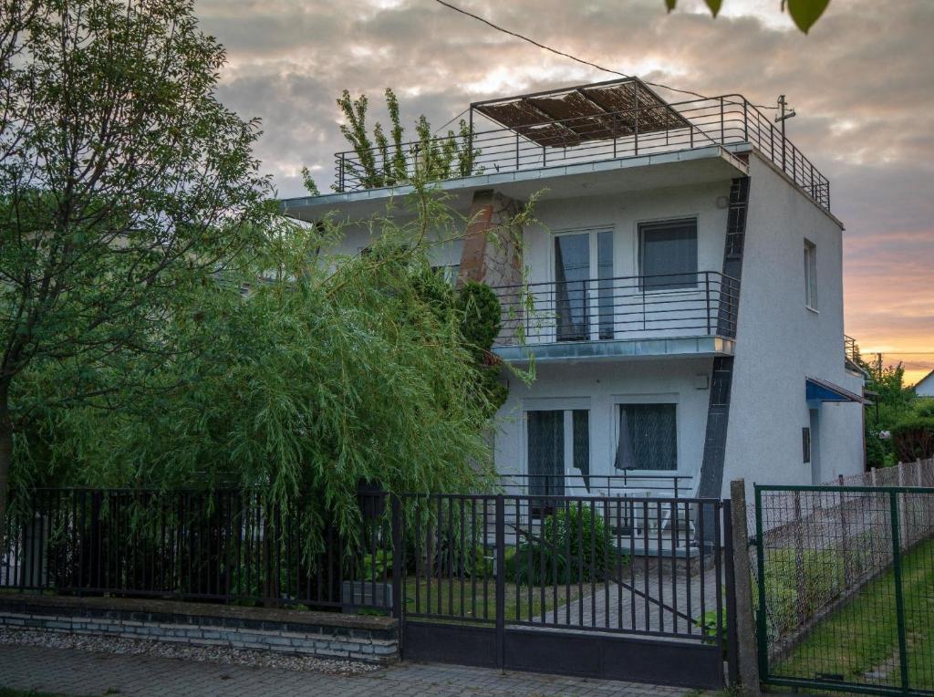 Doppelhaushälfte für sechs Personen mit Garten 8622 Szántód, Szántód kép - 1