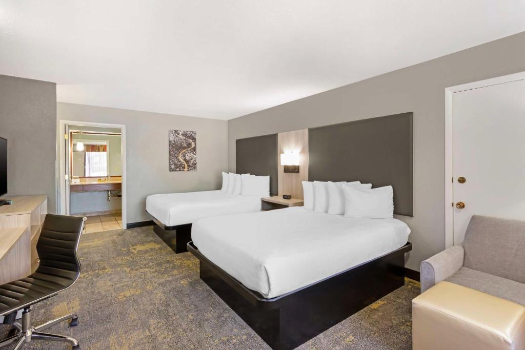 Postel nebo postele na pokoji v ubytování Best Western Plus Weston Inn