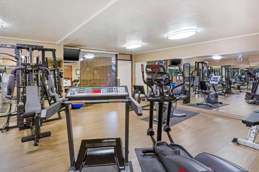 Fitness centrum a/nebo fitness zařízení v ubytování Best Western Plus Weston Inn