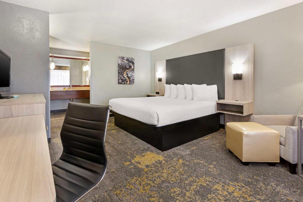 Postel nebo postele na pokoji v ubytování Best Western Plus Weston Inn
