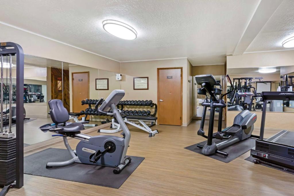 Fitness centrum a/nebo fitness zařízení v ubytování Best Western Plus Weston Inn