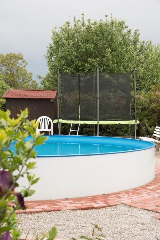Fotografia z galérie ubytovania Wohnung mit Garten, Grill und Gemeinschaftspool v destinácii Balatonberény
