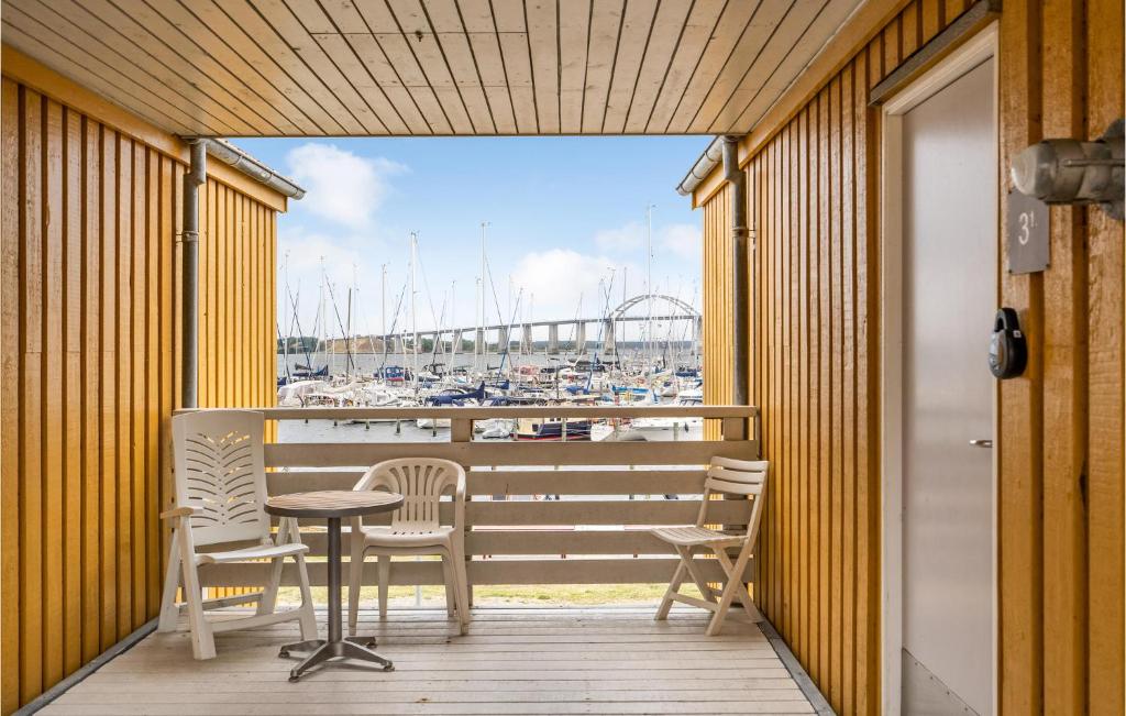 Balkón nebo terasa v ubytování Cozy Apartment In Rudkøbing With Wifi