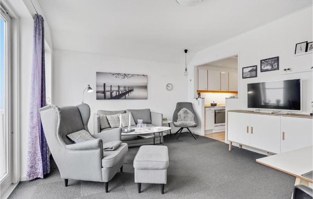 TV a/nebo společenská místnost v ubytování Cozy Apartment In Rudkøbing With Wifi