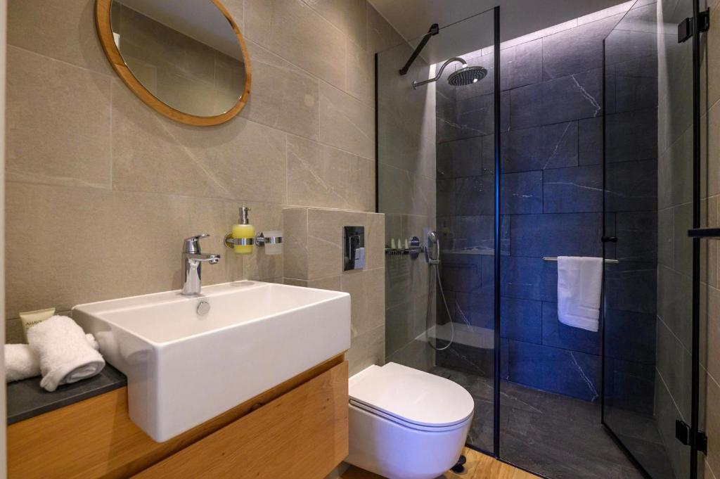 Koupelna v ubytování Mani Suites