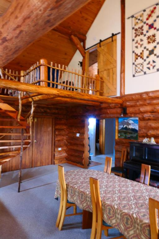 Posezení v ubytování Ruapehu Log Lodge