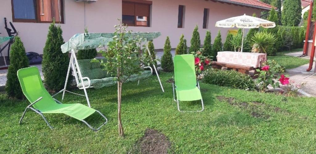 Fotografia z galérie ubytovania Tolles Ferienhaus in Fonyd mit Terrasse, Grill und Garten vo Fonyódi