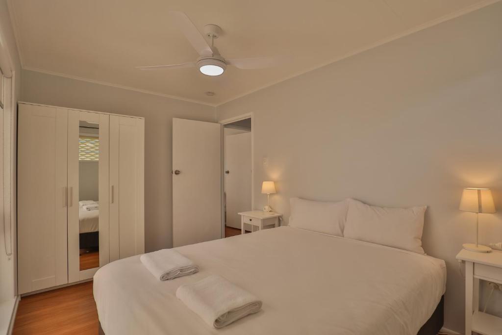 Postel nebo postele na pokoji v ubytování Beachside Units in the heart of Bargara