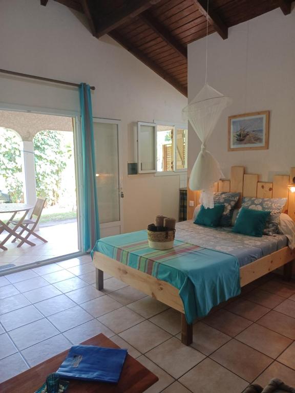 Postel nebo postele na pokoji v ubytování Ti-Soleil