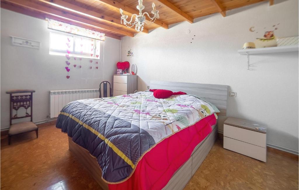 Posteľ alebo postele v izbe v ubytovaní Stunning Home In Villarrín De Campos