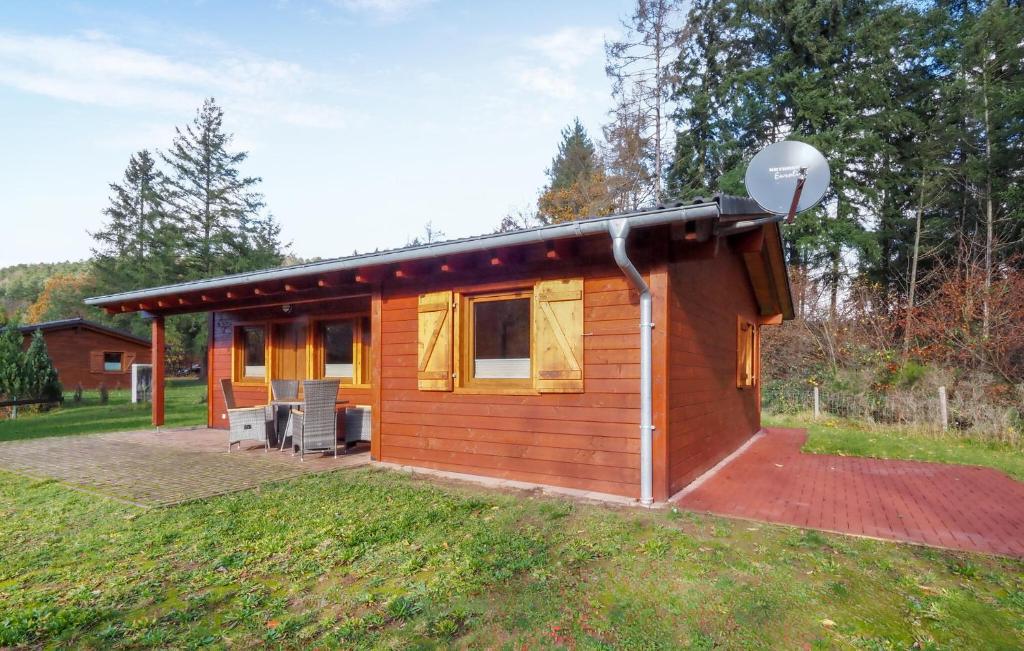 a small cabin in a yard with a satellite at Awesome Home In Merzalben With Wi-Fi in Merzalben