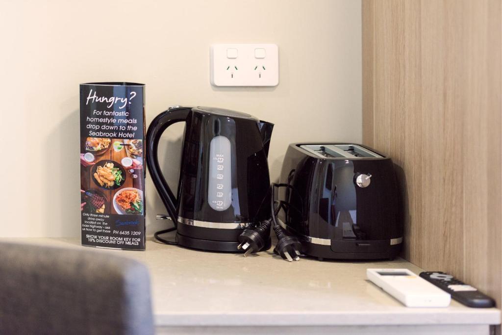 Příslušenství pro přípravu čaje a kávy v ubytování Somerset Hotel