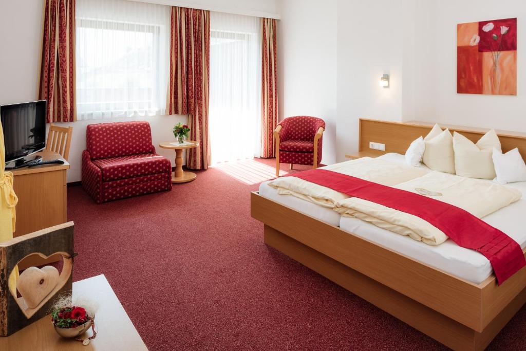 Una cama o camas en una habitación de Hotel Forer