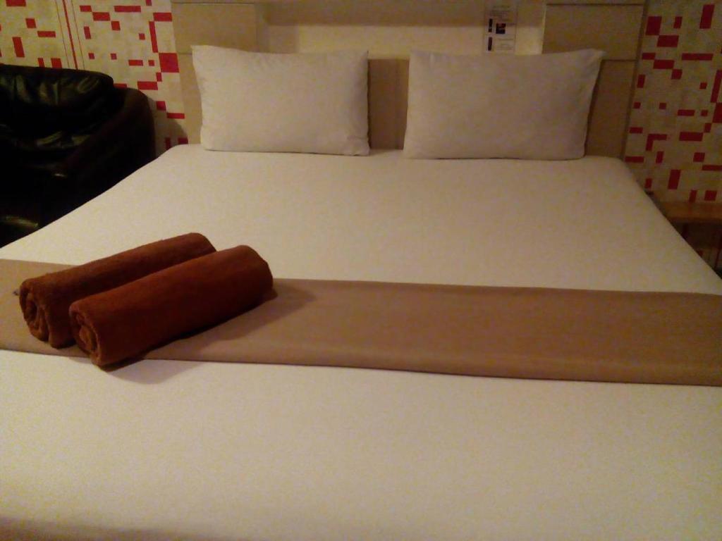 Postel nebo postele na pokoji v ubytování Bearing26 Hotel