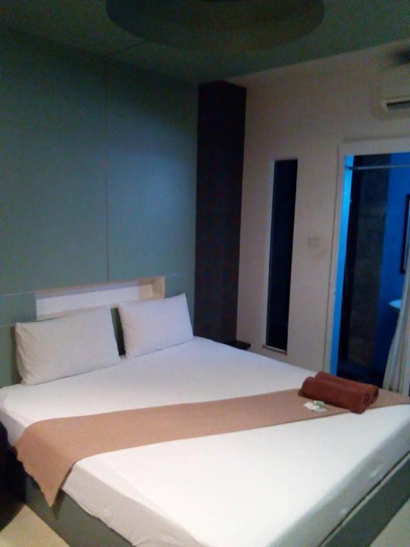 Postel nebo postele na pokoji v ubytování Bearing26 Hotel