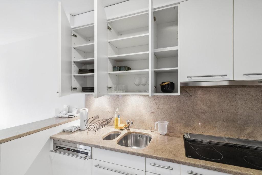 Chic 3-Bedroom Apartment Near Zurich Center - Resim 33