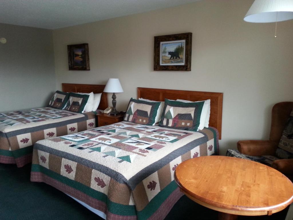 Mountain Breeze Motel - Habitación Queen Con Dos Camas Queen - Fumar