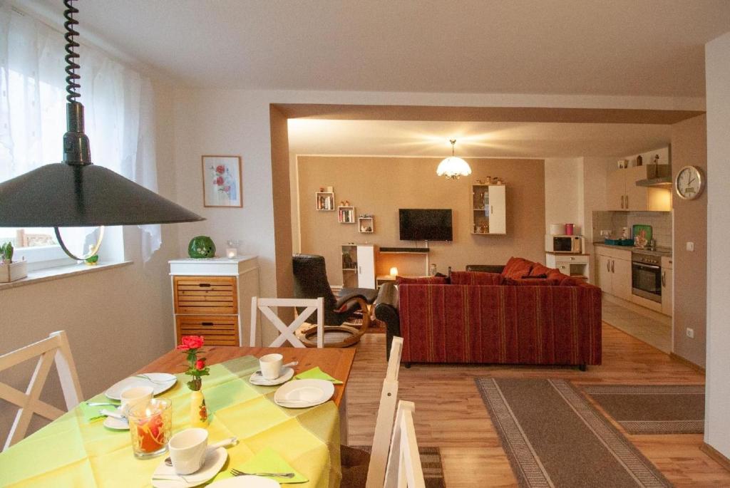 Appartement in Fleeth mit Garten, Grill und Terrasse, Mirow