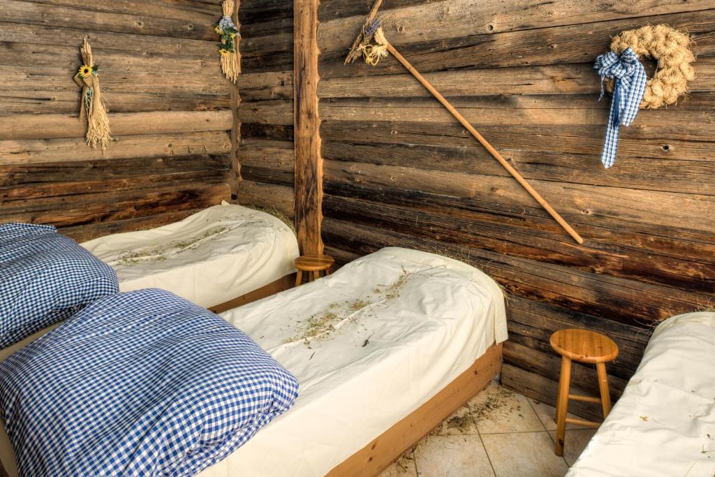Una cama o camas en una habitación de Hotel Forer