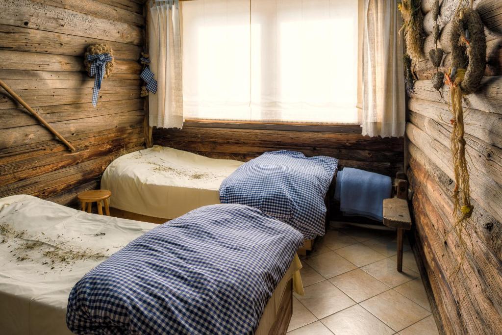 Una cama o camas en una habitación de Hotel Forer