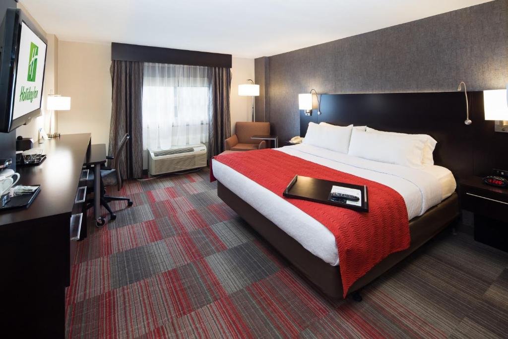 Holiday Inn Milwaukee Riverfront, an IHG Hotel - 