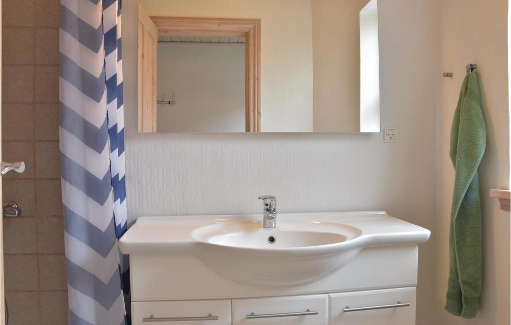 Koupelna v ubytování Holiday Home Holmsland Klitvej Ringkøbing