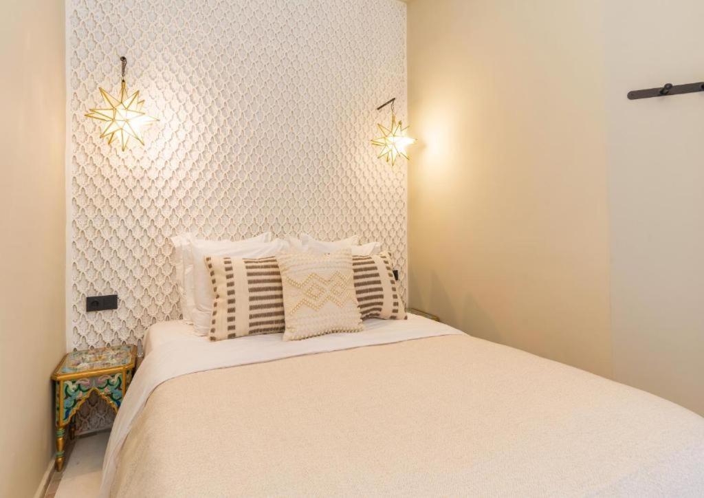 Postel nebo postele na pokoji v ubytování Suites & Spa BY XO-RIAD