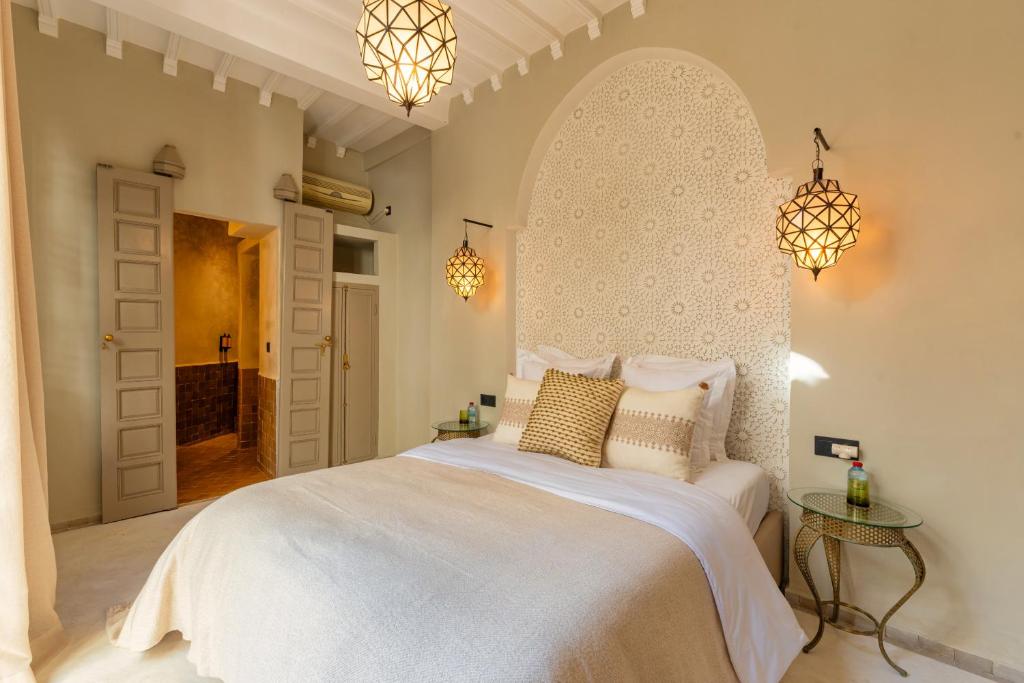 Postel nebo postele na pokoji v ubytování Suites & Spa BY XO-RIAD