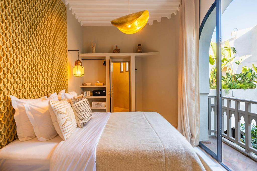 Postel nebo postele na pokoji v ubytování Suites & Spa BY XO-RIAD
