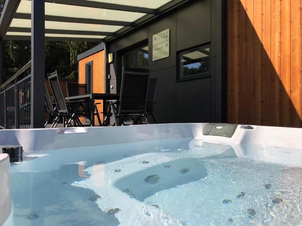 Fotografie z fotogalerie ubytování Ferienhaus in Wackersdorf mit Whirlpool, Terrasse und Grill v destinaci Wackersdorf