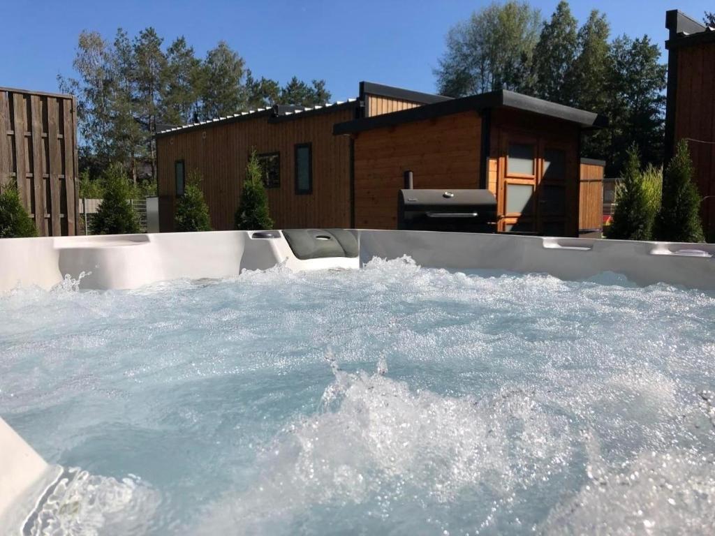 Bazén v ubytování Ferienhaus in Wackersdorf mit Whirlpool, Terrasse und Grill nebo v jeho okolí